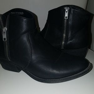 Black boots
